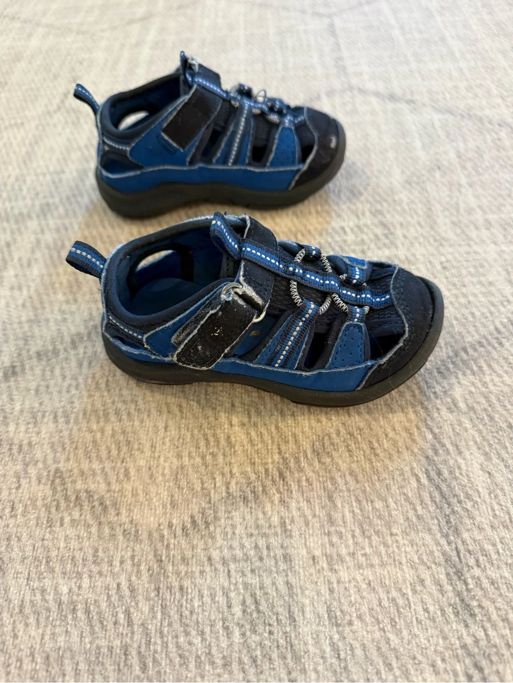 OshKosh B'gosh Navy and Black Closed-Toe Water Shoes 6